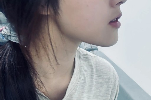 微博封杀“吃瓜少女张小寒”揭露娱乐圈隐私侵犯现象