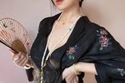 娱乐博主“吃瓜少女张小寒”微博账号被封禁背后真相引发热议！